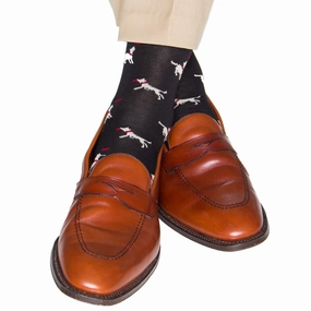 Black with Tan Dog Catching Red Frisbee Cotton Sock Linked Toe Mid-Calf