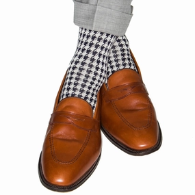 Classic Navy and Cream Large Houndstooth with Red Tipping Cotton Sock Linked Toe Mid-Calf