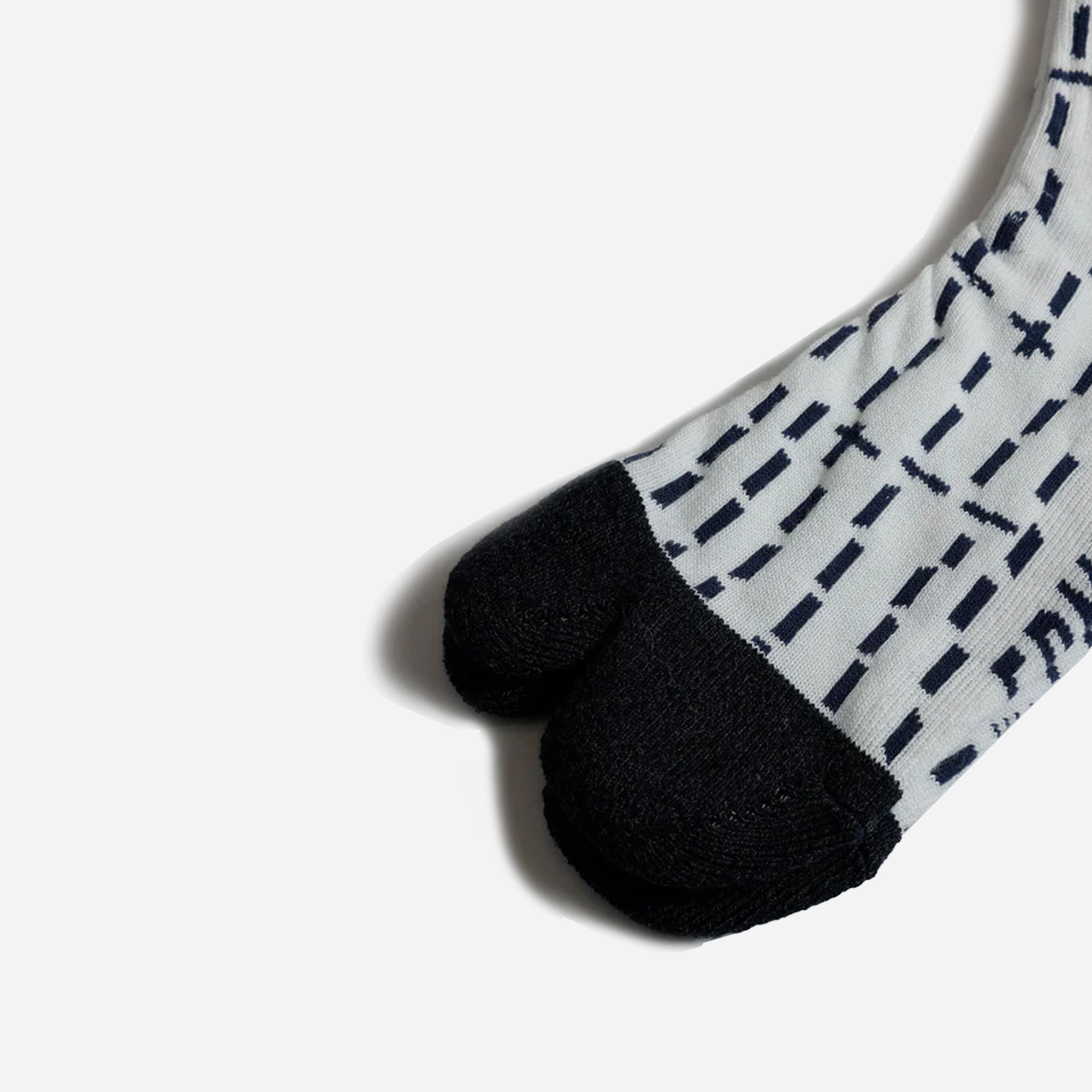 FDMTL | TABI SOCKS { WHITE