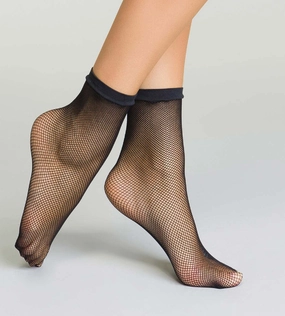 Women's black fishnet socks Style